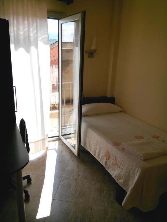 Hostal Sant Sadurni Sant Sadurní dʼAnoia Eksteriør billede
