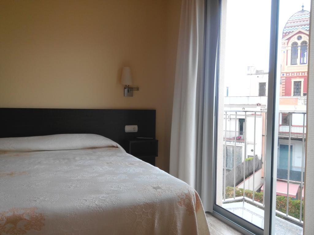Hostal Sant Sadurni Sant Sadurní dʼAnoia Værelse billede