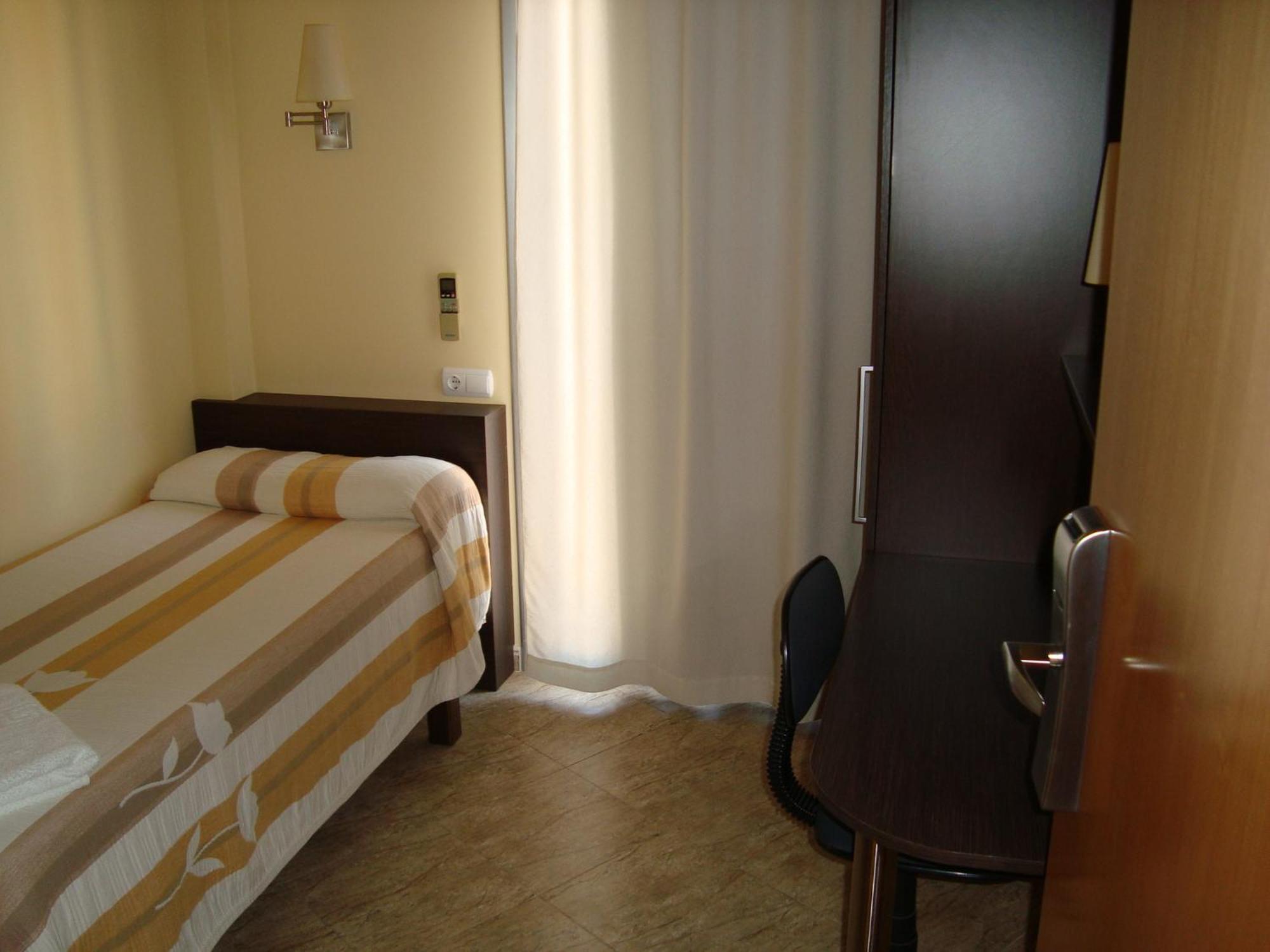 Hostal Sant Sadurni Sant Sadurní dʼAnoia Eksteriør billede