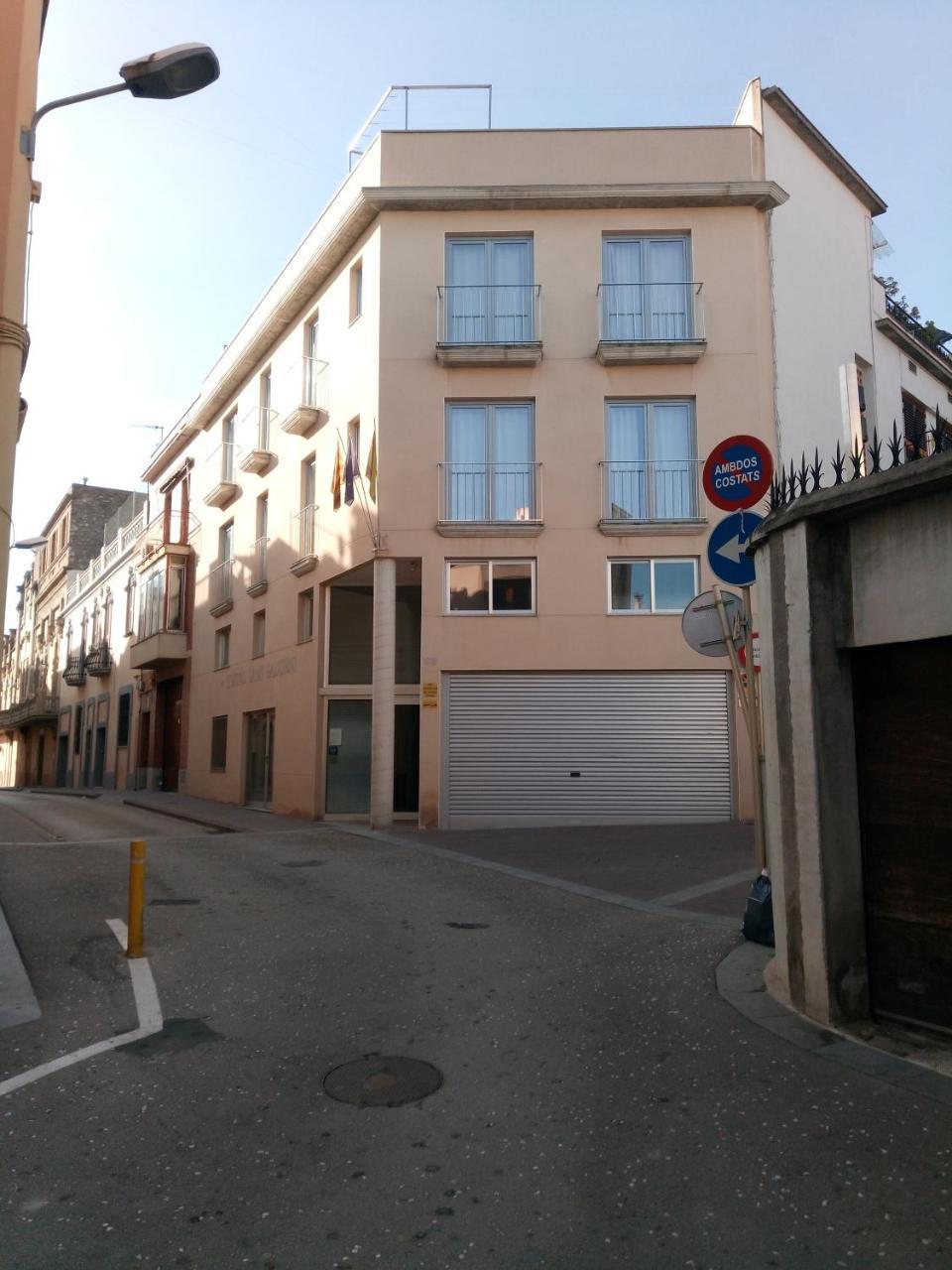 Hostal Sant Sadurni Sant Sadurní dʼAnoia Eksteriør billede