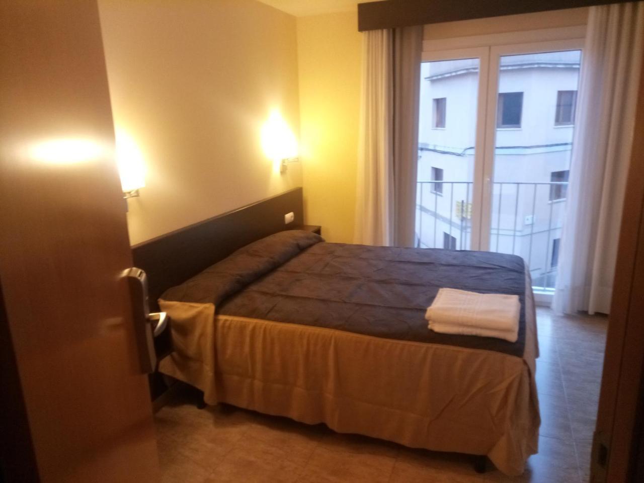 Hostal Sant Sadurni Sant Sadurní dʼAnoia Eksteriør billede