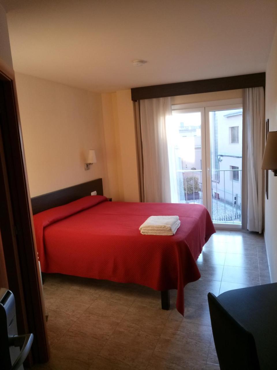 Hostal Sant Sadurni Sant Sadurní dʼAnoia Eksteriør billede